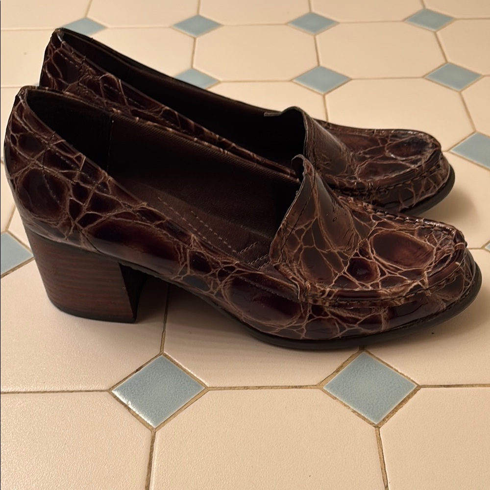 Brown Leather Flats with Decorative Stitching - Picture 2 of 6